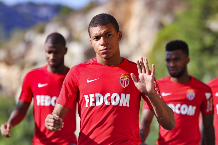 开云官方直播-将战旧主，姆巴佩摩纳哥时光：单赛季46场28球，带队打破巴黎垄断