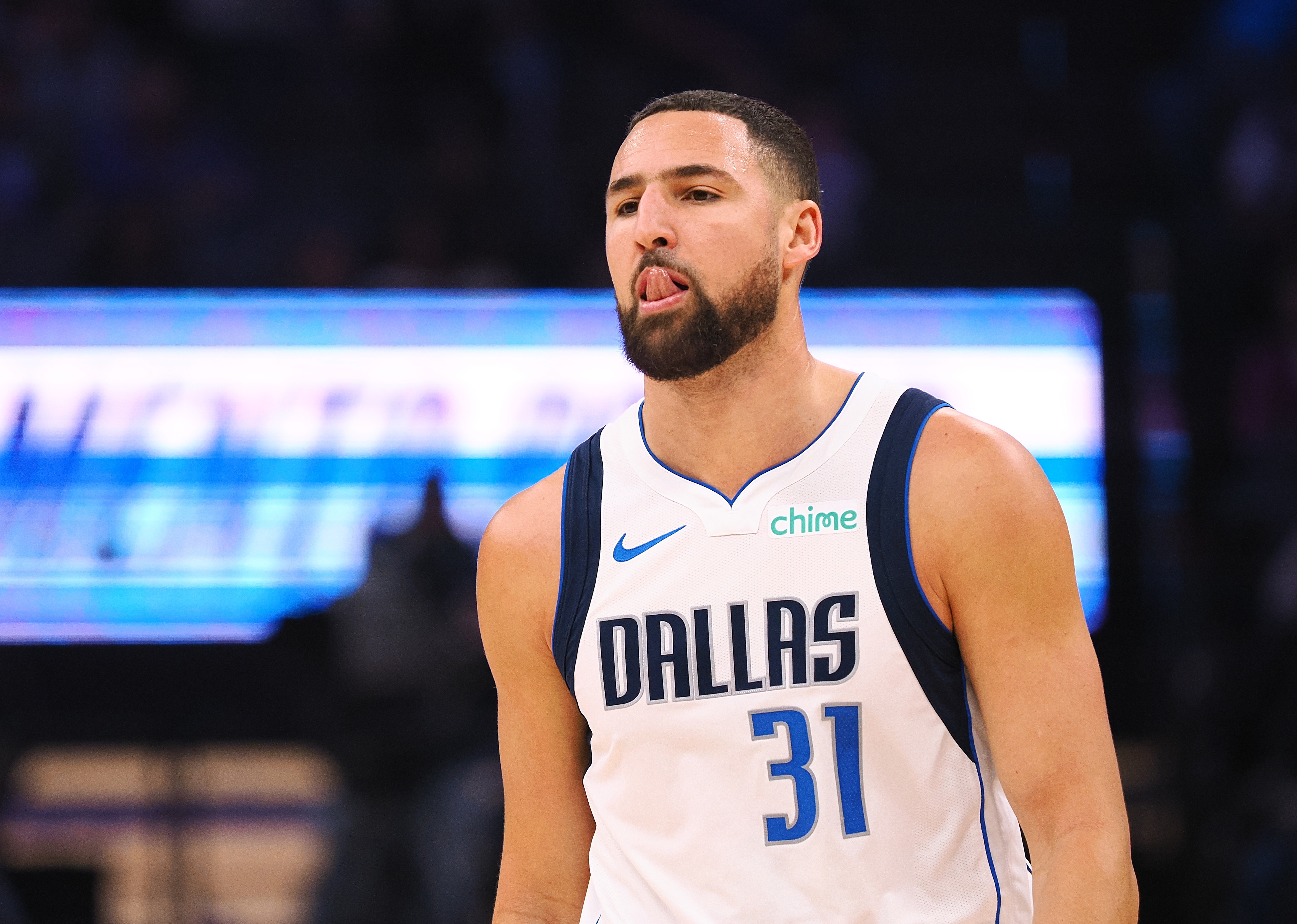 开云官方直播-佛光乍现！克莱全场三分球9投6中 拿下18分2板1助1断1帽&amp;正负值+9